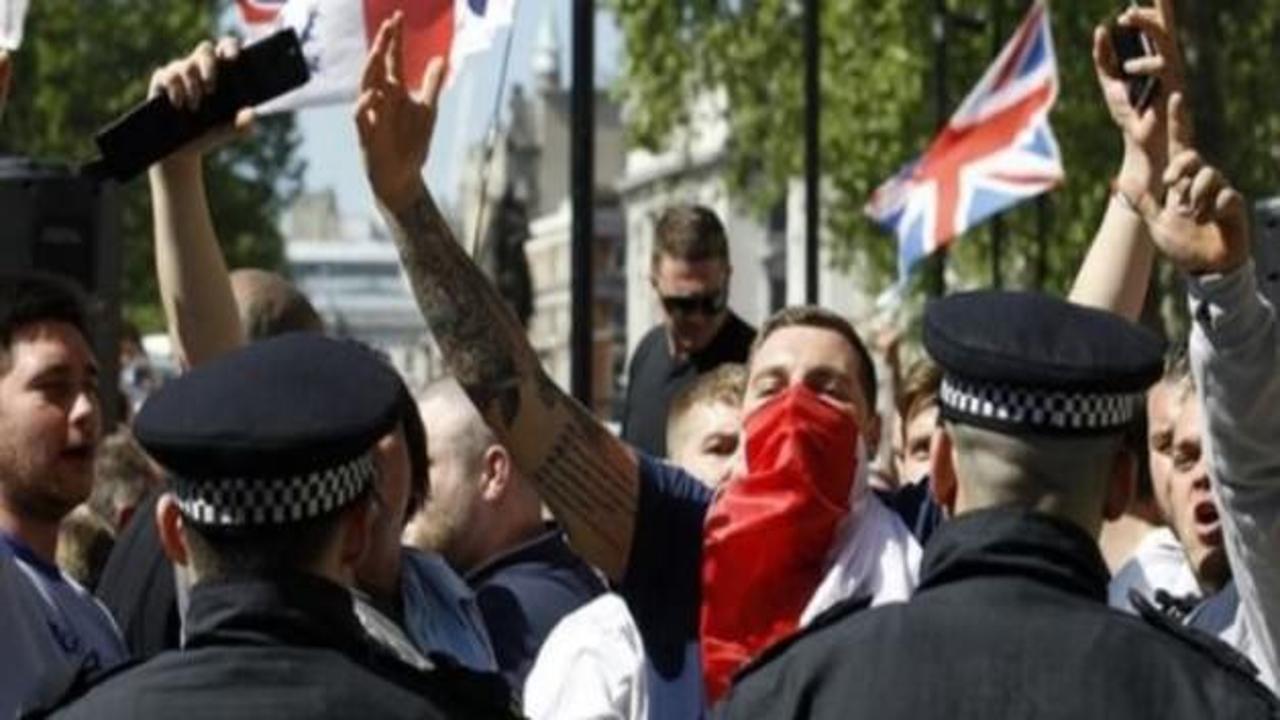 İngiltere'de İslam karşıtı gösteri düzenlendi