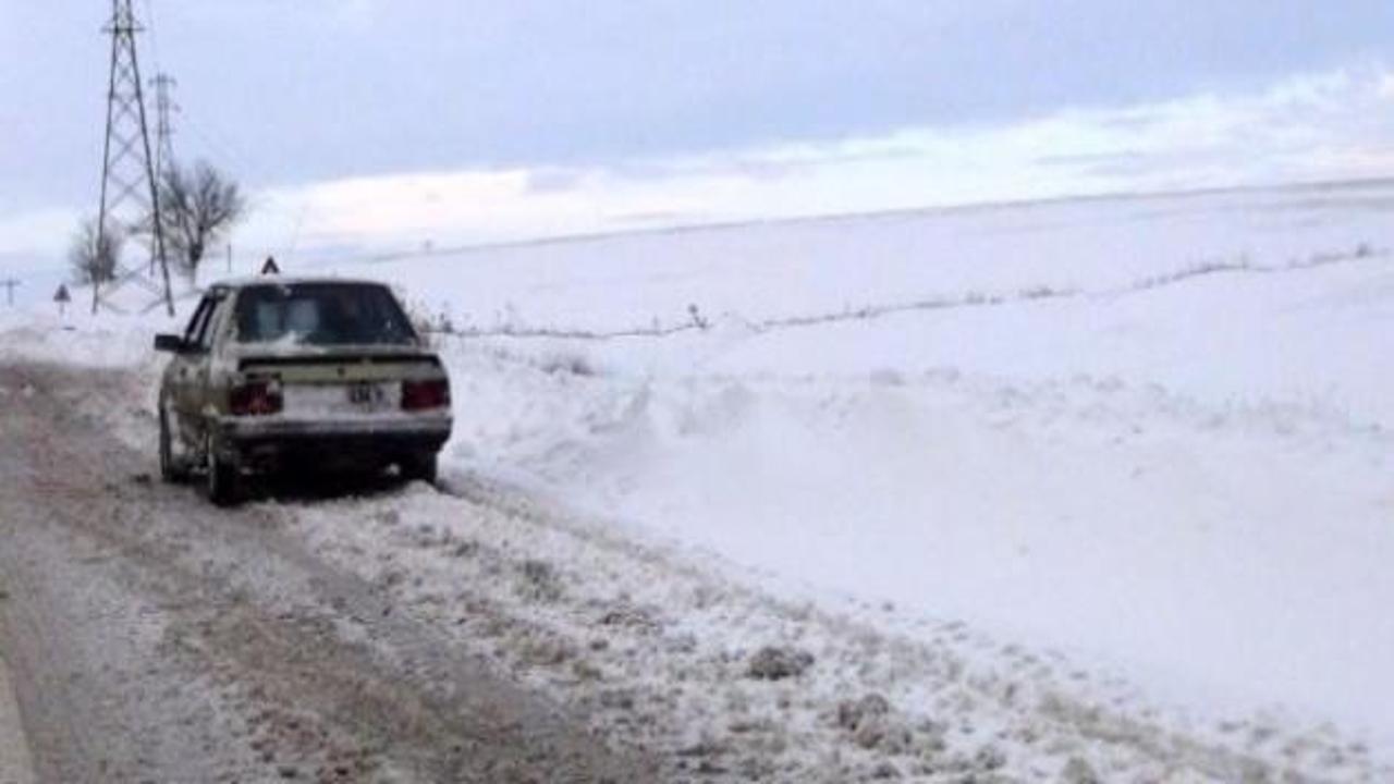 Tekirdağ'da karda mahsur kalan 13 kişi kurtarıldı