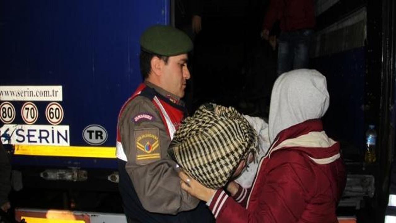Edirne'de tır dorsesinde 97 sığınmacı yakalandı