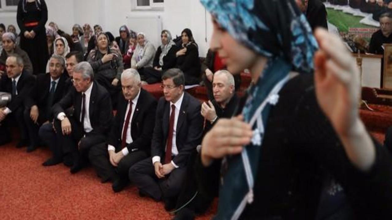Başbakan Davutoğlu cemevini ziyareti