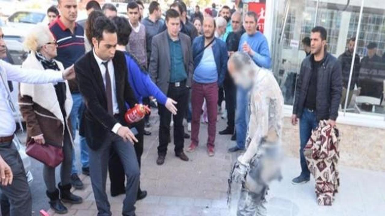 CHP'li belediye önünde kendini ateşe verdi