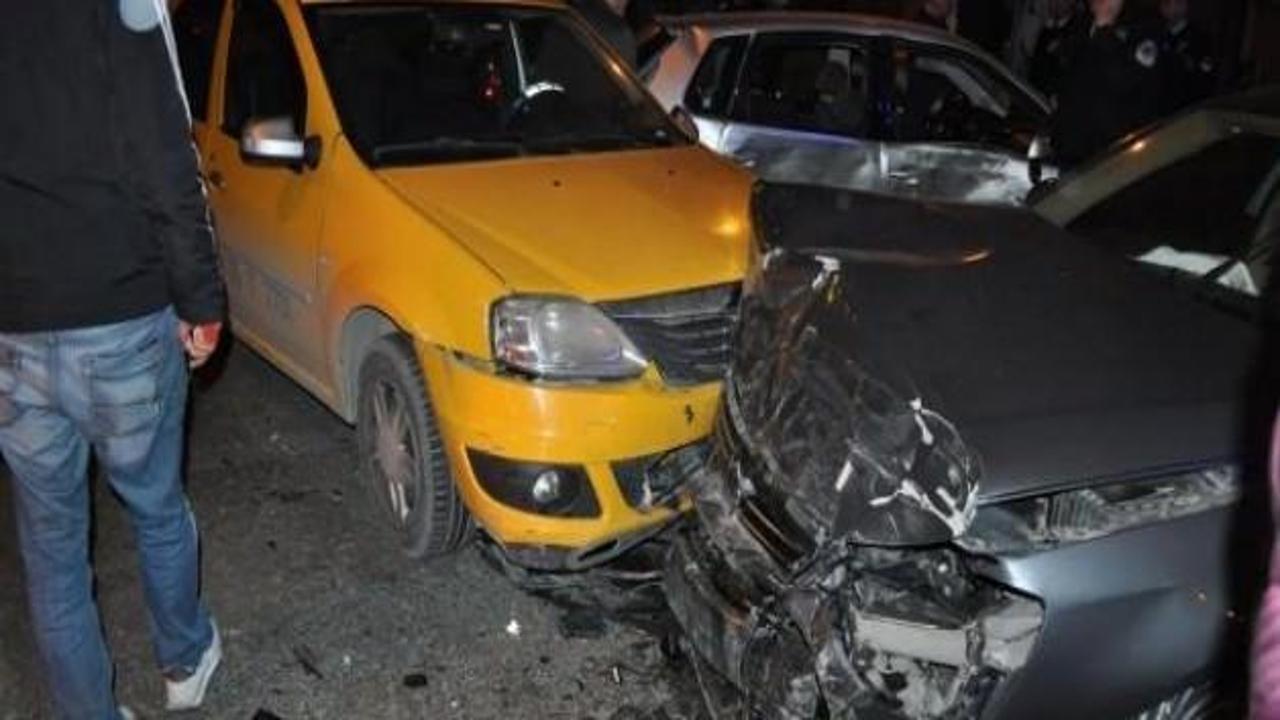 İzmir'de zincirleme kaza: 5 yaralı