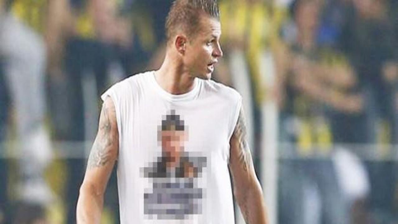Rus futbolcudan olay olan tişört