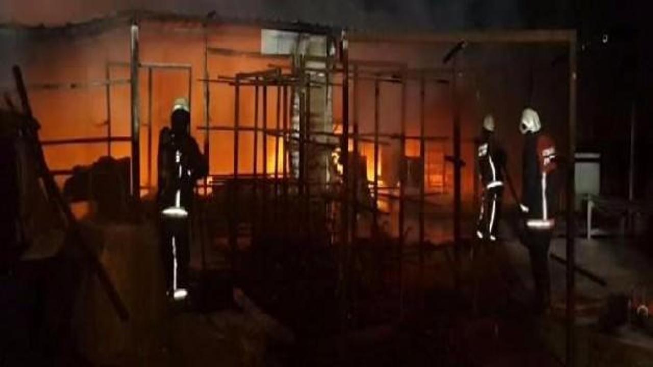 Ataşehir'de söve fabrikasında yangın