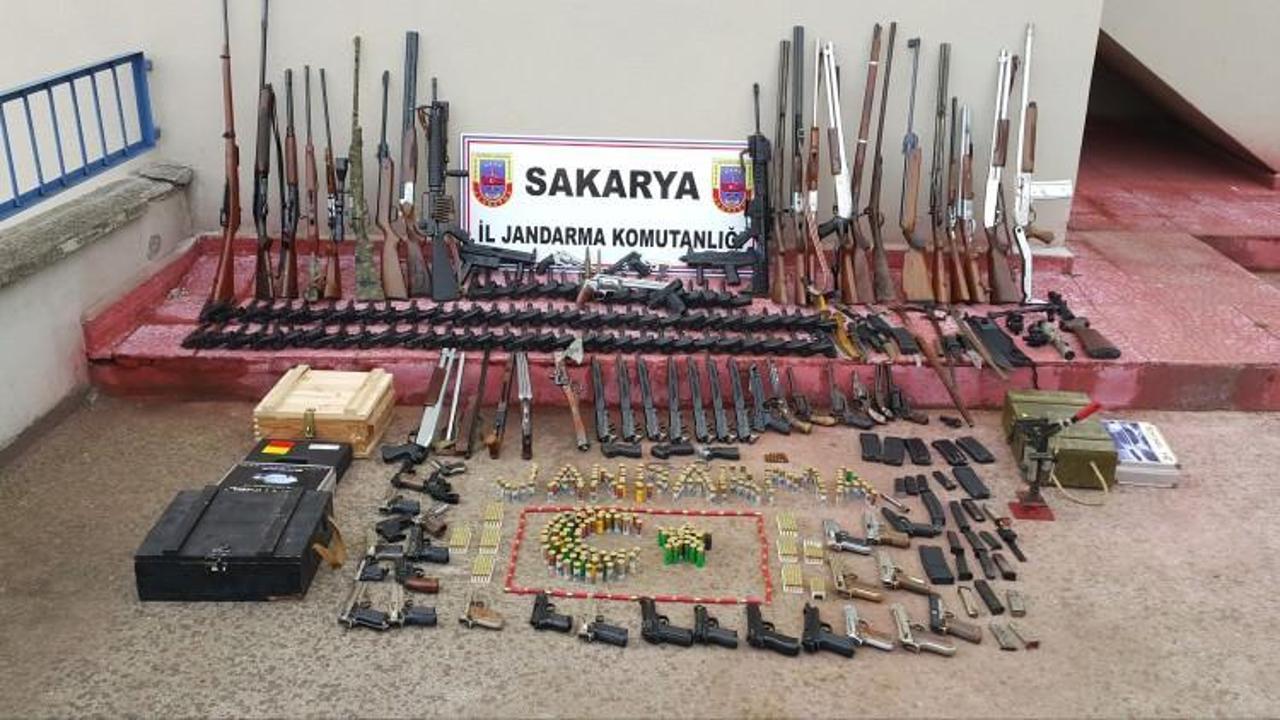 Baba ve oğlunun evinden cephanelik &ccedil;ıktı