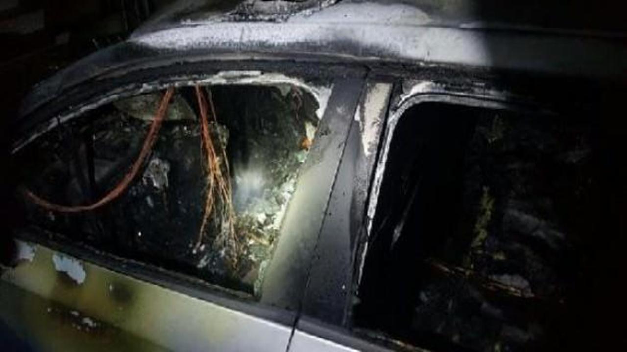 Kosova'da bakanın aracına molotoflu saldırı