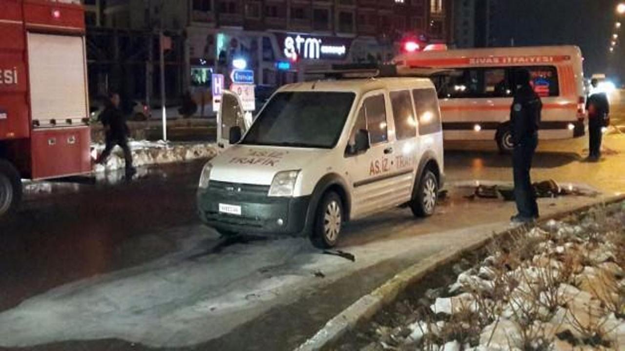 Sivas'ta seyir halindeki askeri araç yandı
