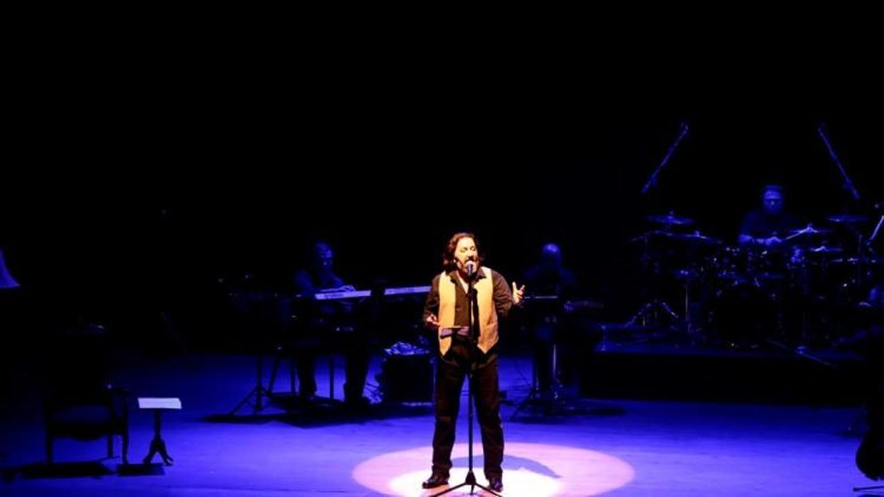Cem Karaca'nın hayatını anlatan müzikli gösteri izleyiciyle buluştu