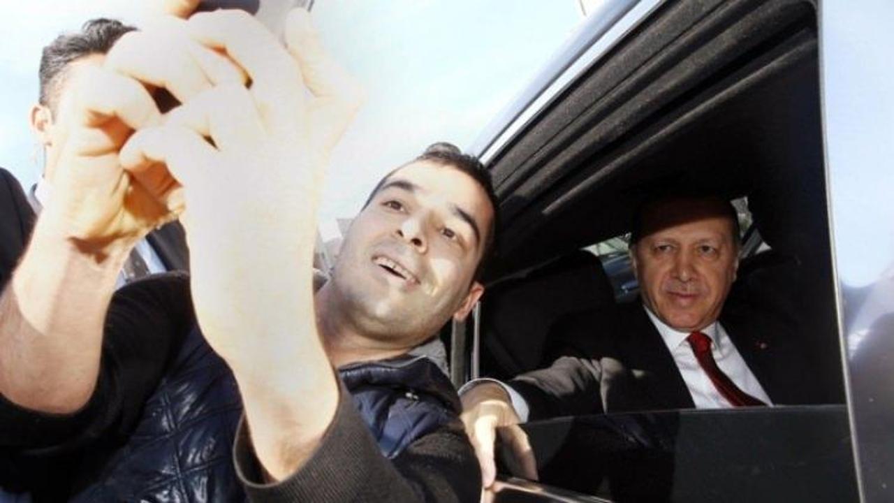 Erdoğan’ın konvoyunu durdurup selfie çektiler