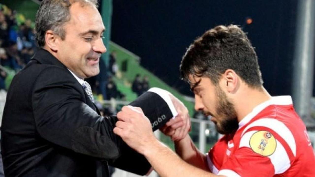 Futbolcular elini öpmek için sıraya girdi