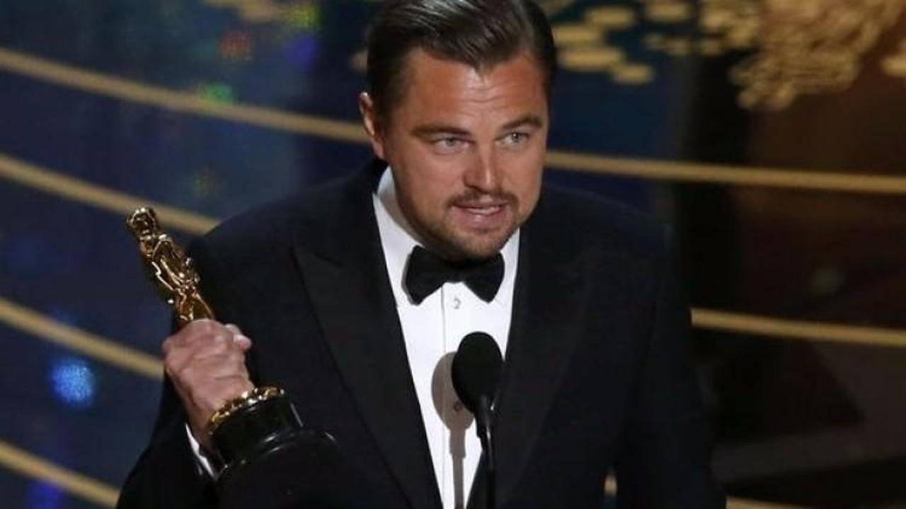 Leonardo DiCaprio Oscar’ı restoranda unuttu