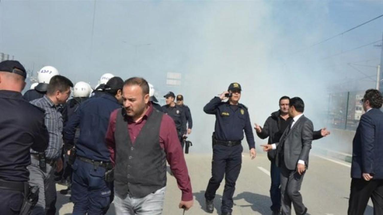 Renault'ta yol kapatan işçilere polis müdehalesi