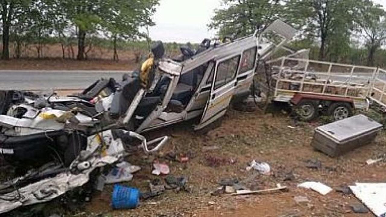 Zimbabve'de otobüs kazası: 31 ölü