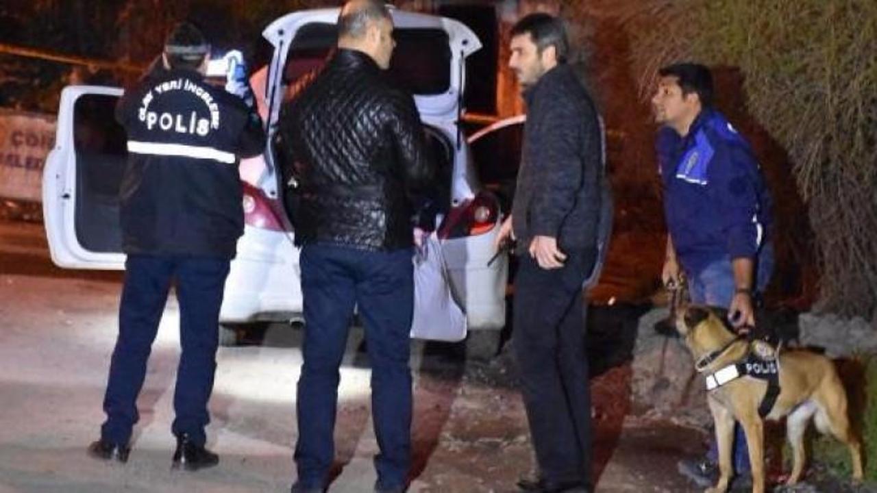 Polisten ka&ccedil;an otomobilde kalaşnikof bulundu