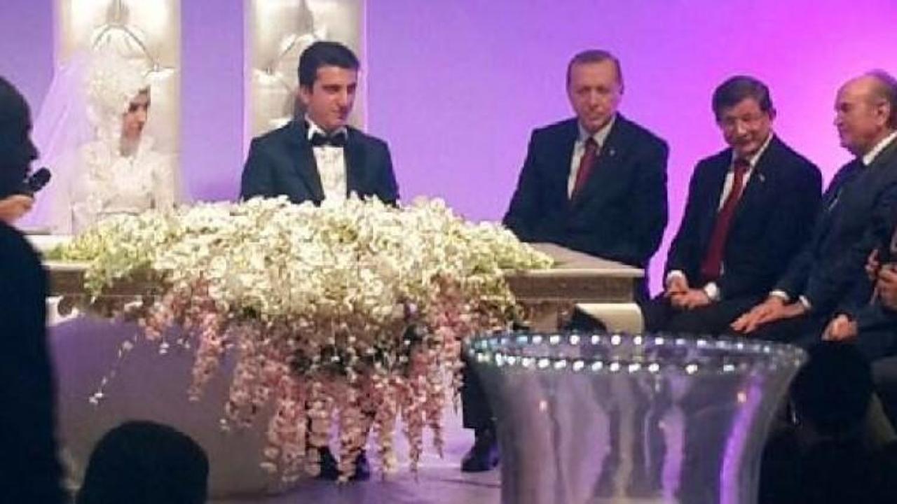 Erdoğan ve Davutoğlu nikah şahitliği yaptı