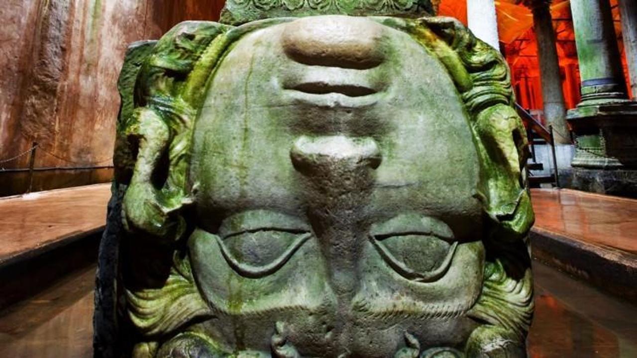 Medusa'nın ateşi şamdanları yakacak