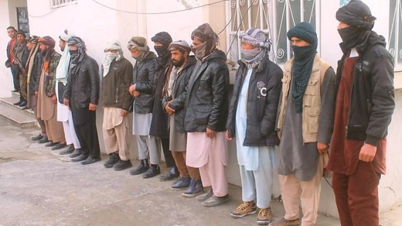 10 Taliban üyesi teslim oldu