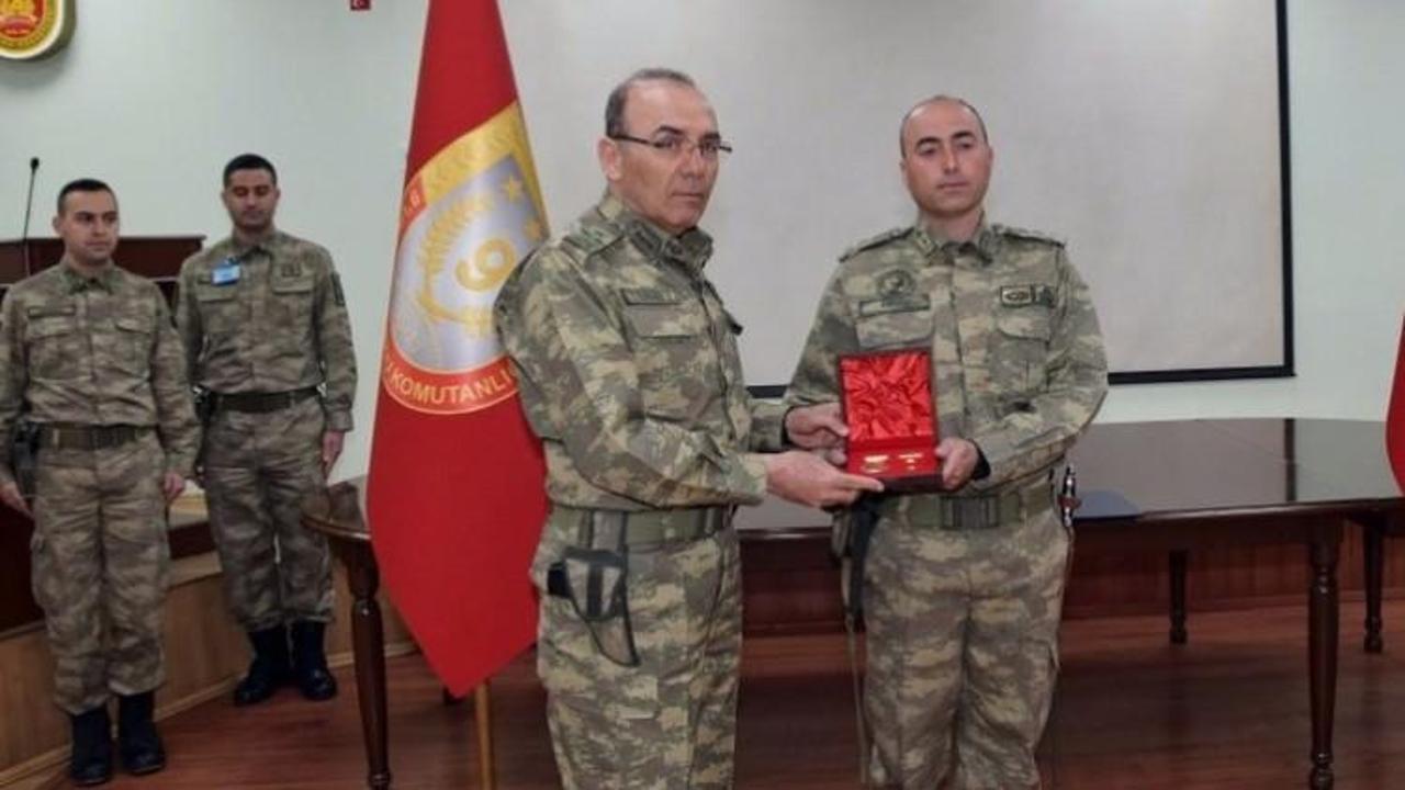 Hulusi Akar'dan kahraman askere ödül