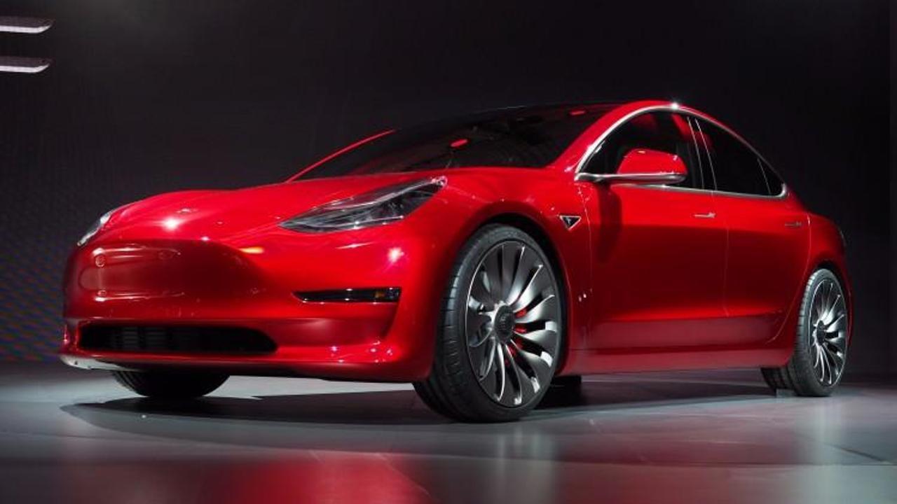 Tesla Model 3 ortaya çıktı!