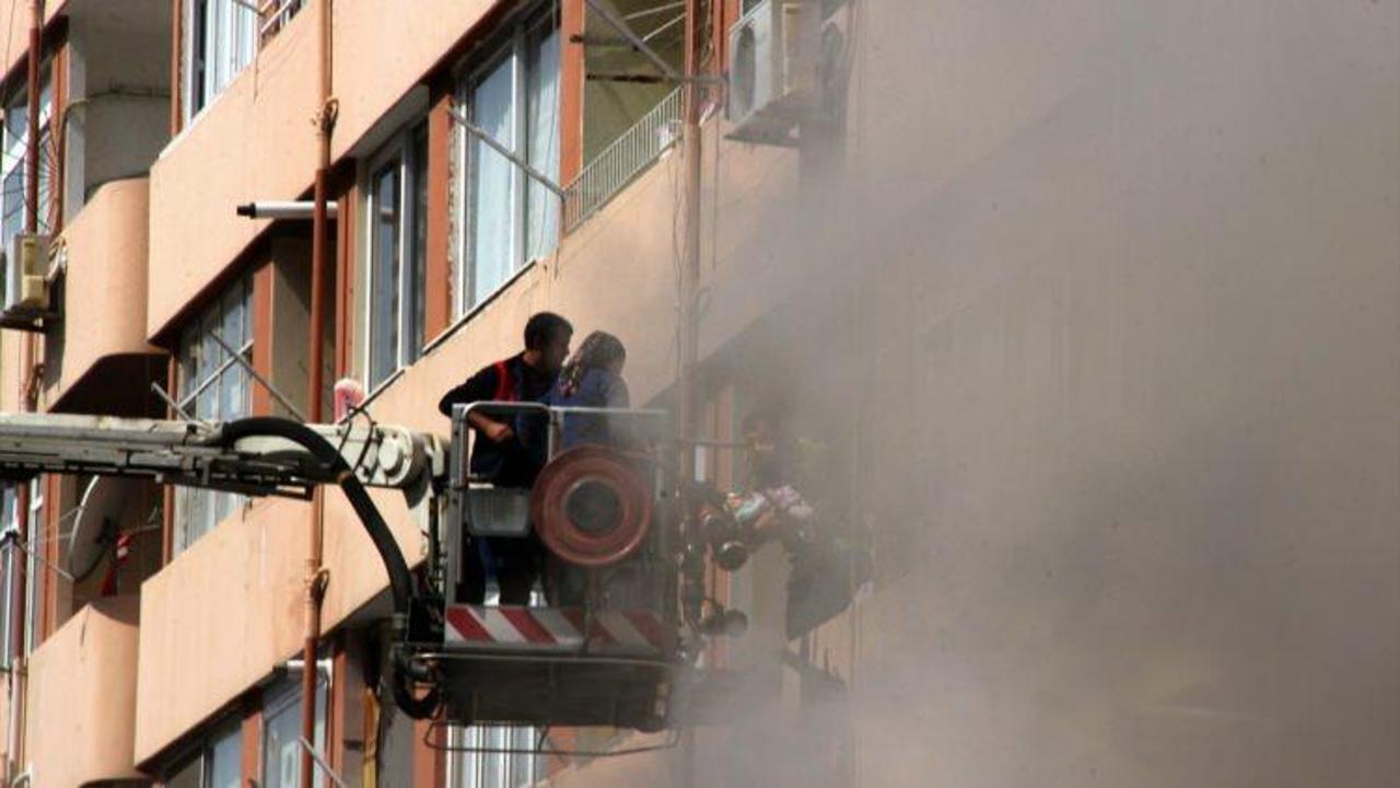 Adana'da apartmanda yangın