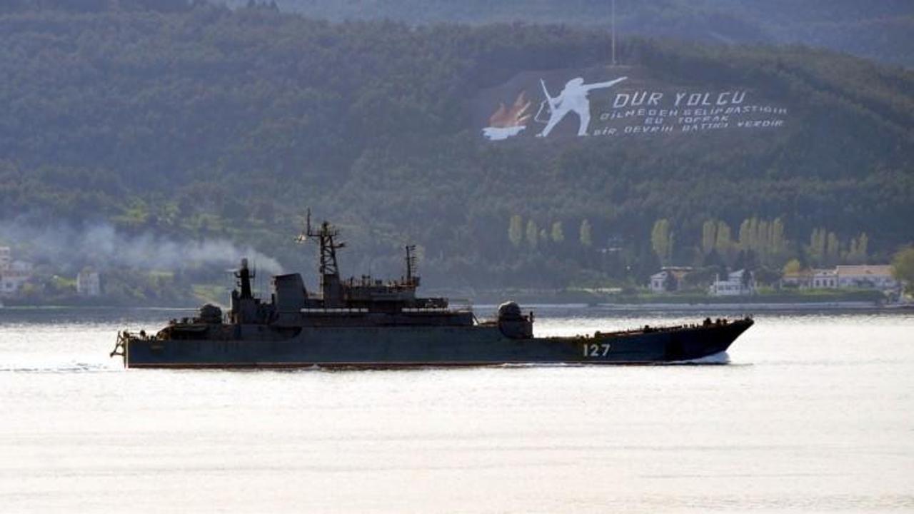 Rus gemisi Boğaz'dan geçti