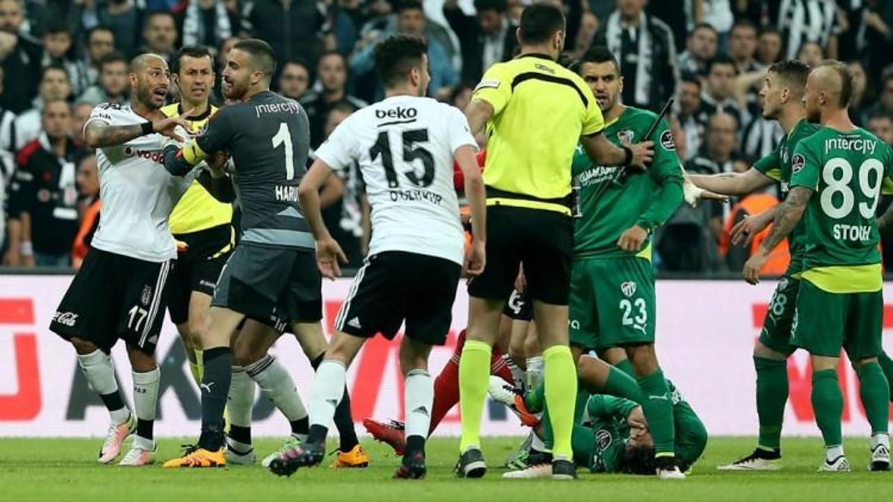 Arena'da ma&ccedil; sonu ortalık karıştı!