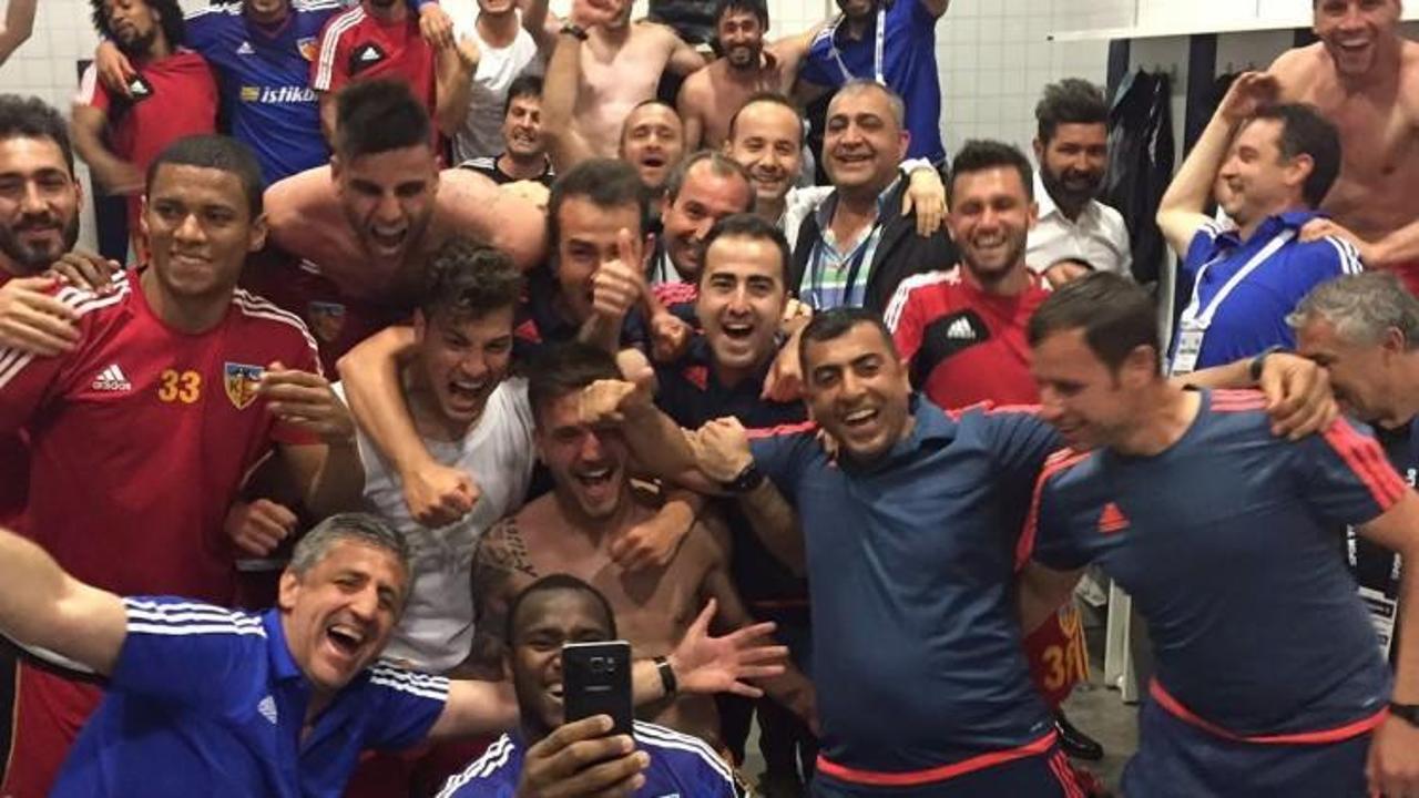 Kayserispor'dan galibiyet selfiesi