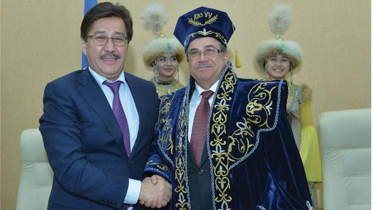 Kazakistan'dan Bekir Karlığa’ya büyük onur!