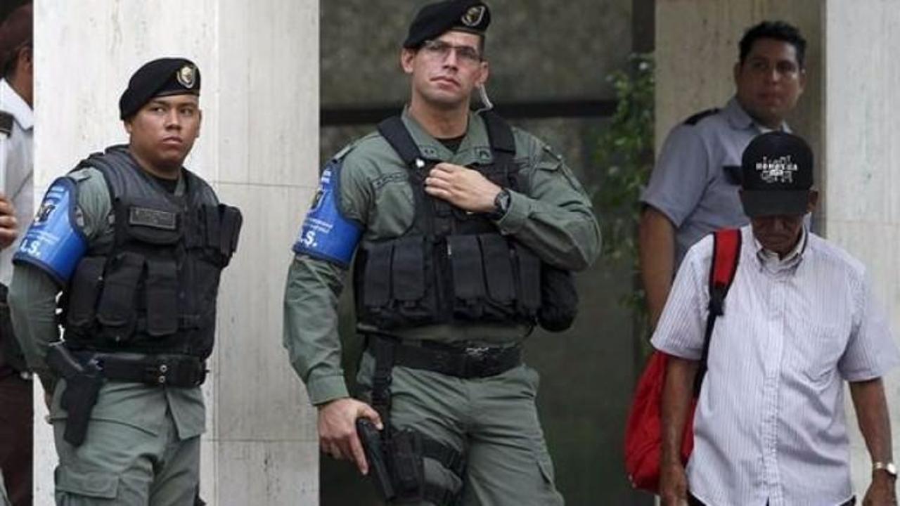 Panama Belgeleri: Mossack Fonseca'ya polis baskını