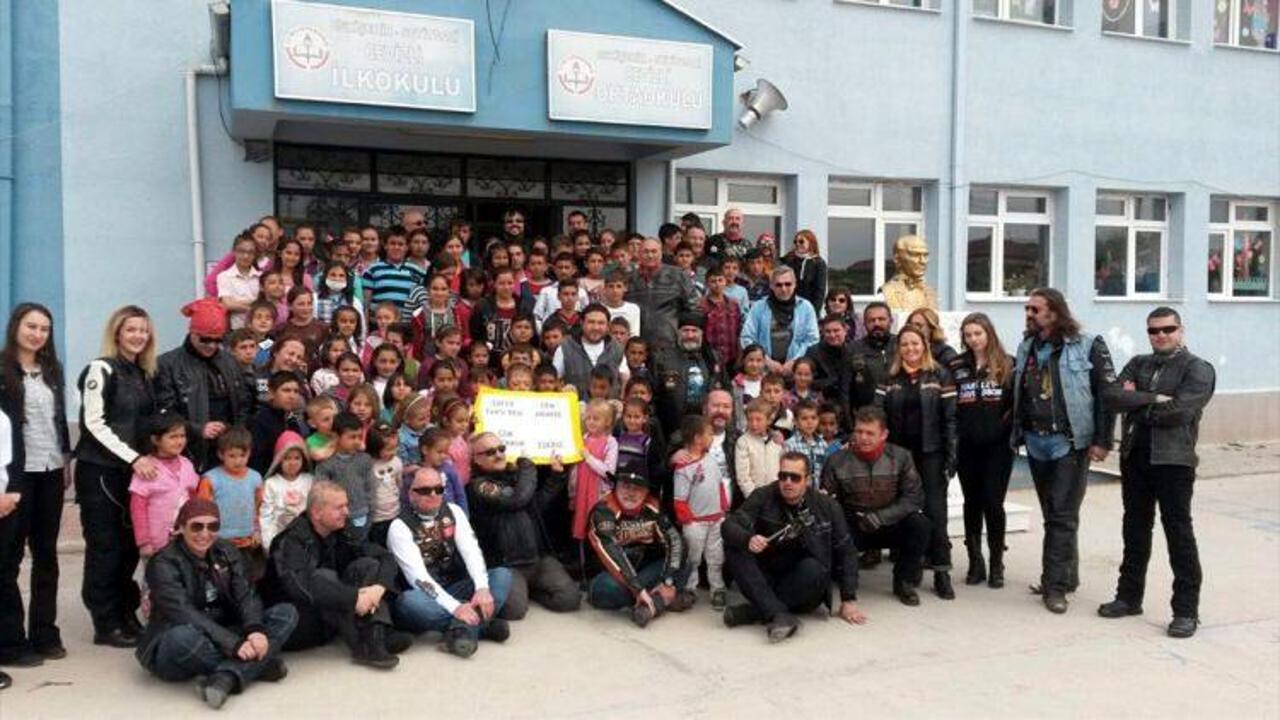 Eskişehir'de motosiklet tutkunlarından eğitime destek