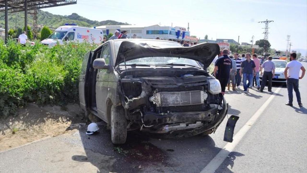 Manisa'da minibüs motosiklete çarptı: 1 ölü, 1 yaralı
