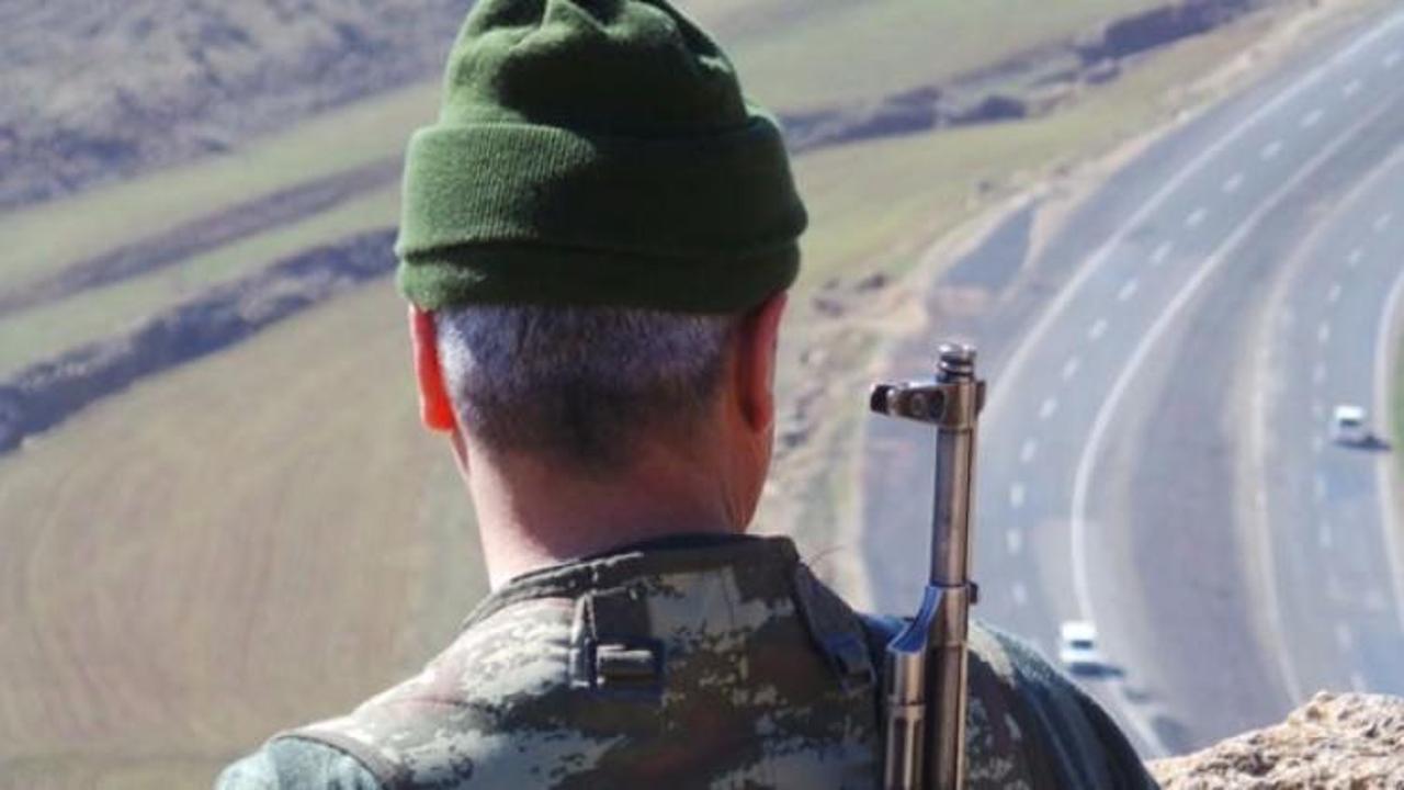 Sıcak b&ouml;lgede &ccedil;atışma &ccedil;ıktı! 1 korucu şehit