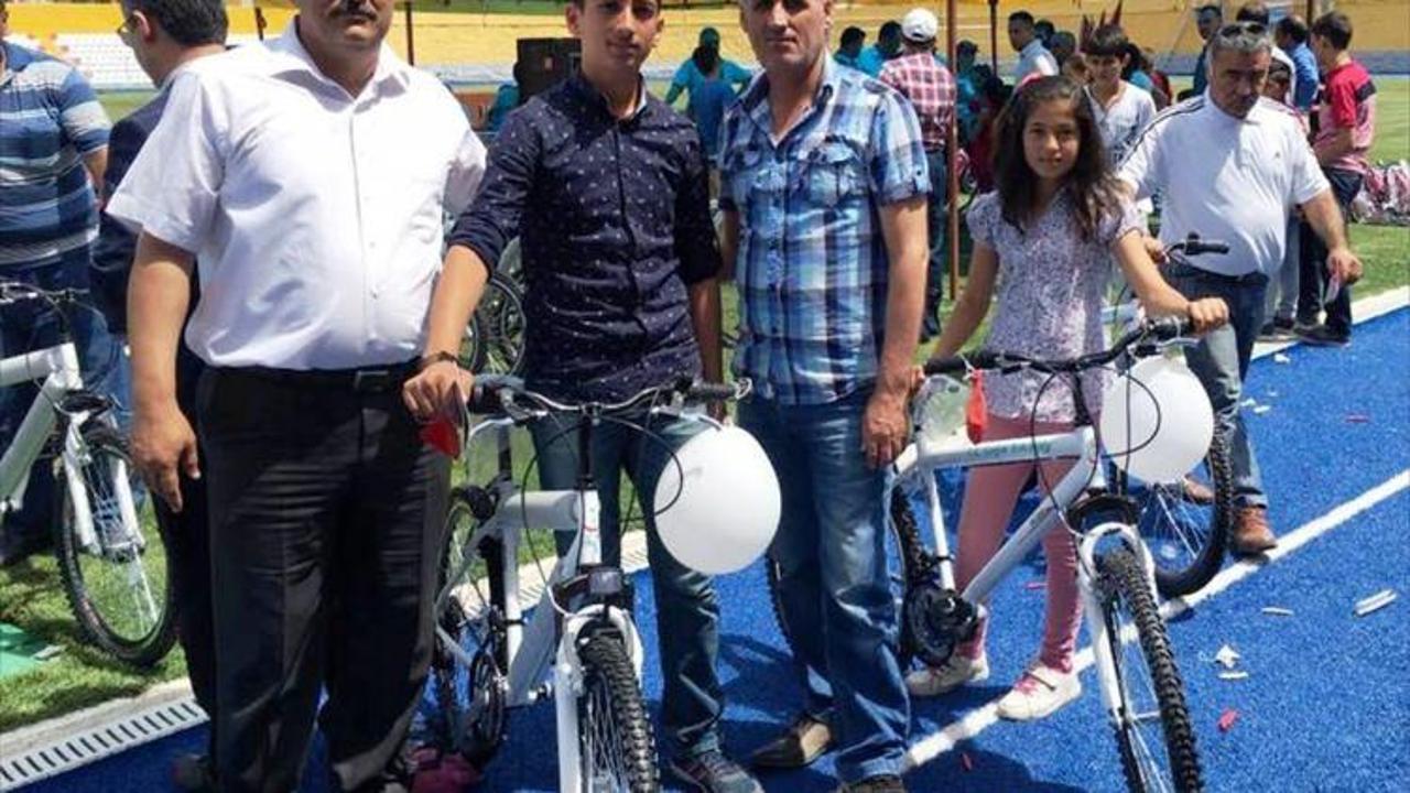 Osmaniye'de öğrencilere bisiklet dağıtıldı