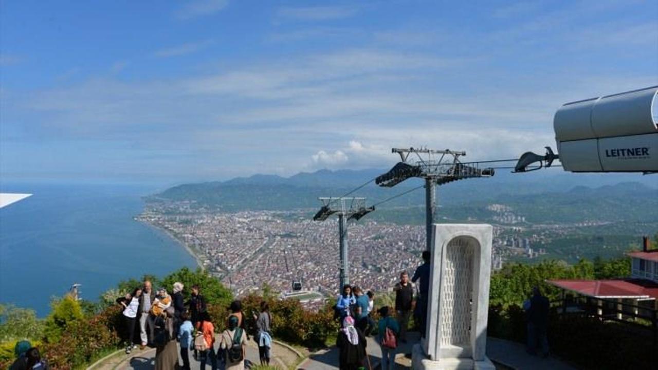 Turistlerin gözde mekanı "Boztepe" ilgi görüyor