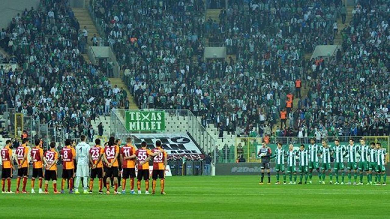 Bursa-Galatasaray maçında 2 dakika sabredemediler!