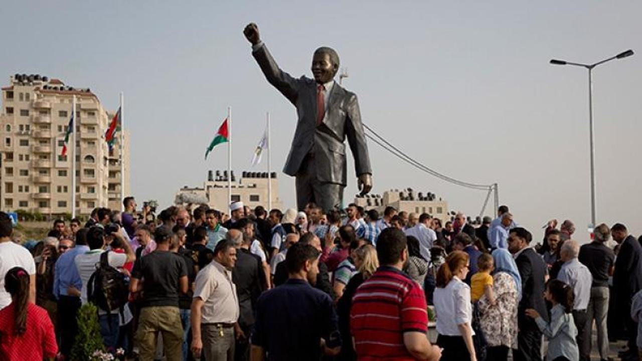 Filistin'e 'en büyük' Mandela heykeli