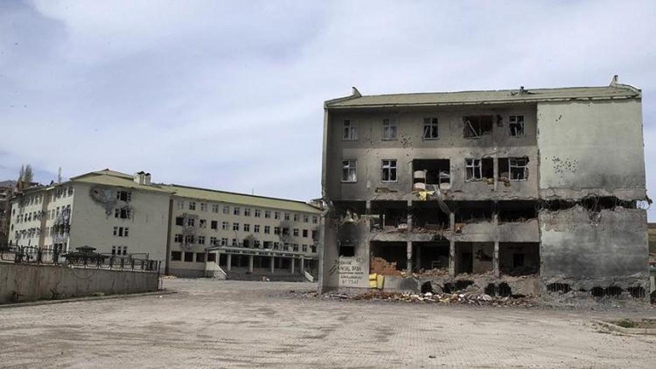 Teröristler 22 milyon liraya yapılan okulu yaktı