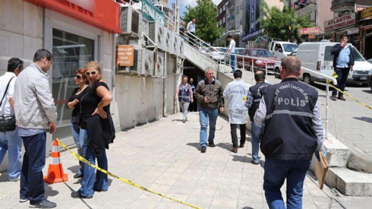 Duvarı delip bankayı soymaya &ccedil;alıştılar