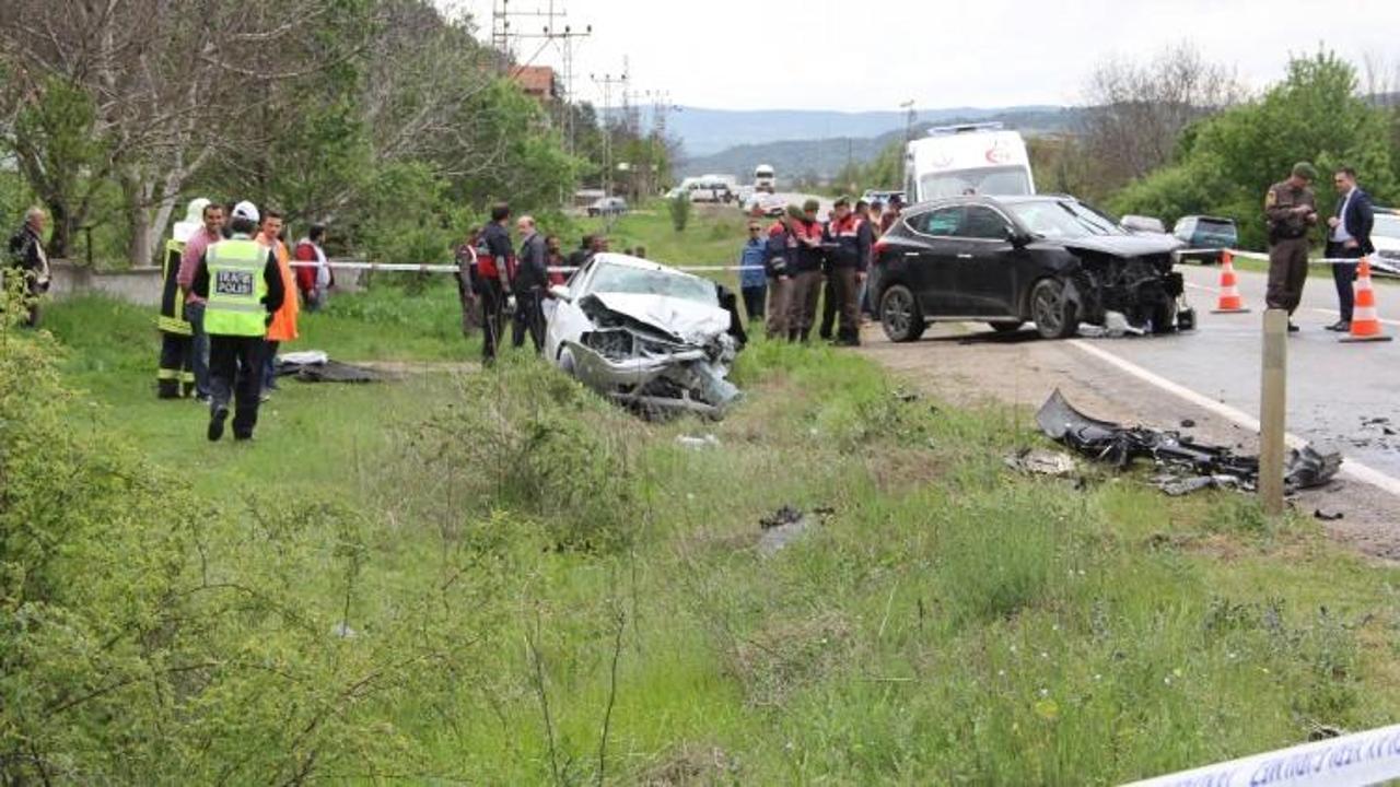 Korkunç kaza: Araçlar hurdaya döndü!