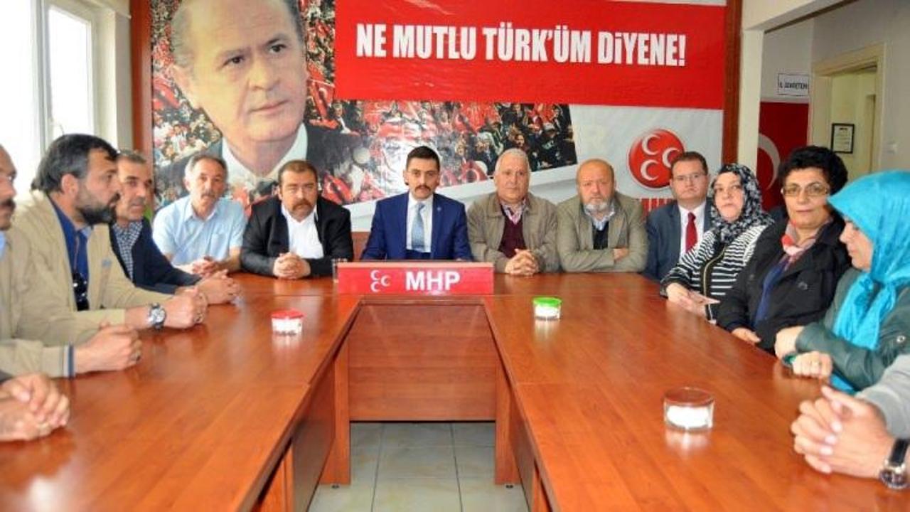 MHP'de toplu kurultay istifası