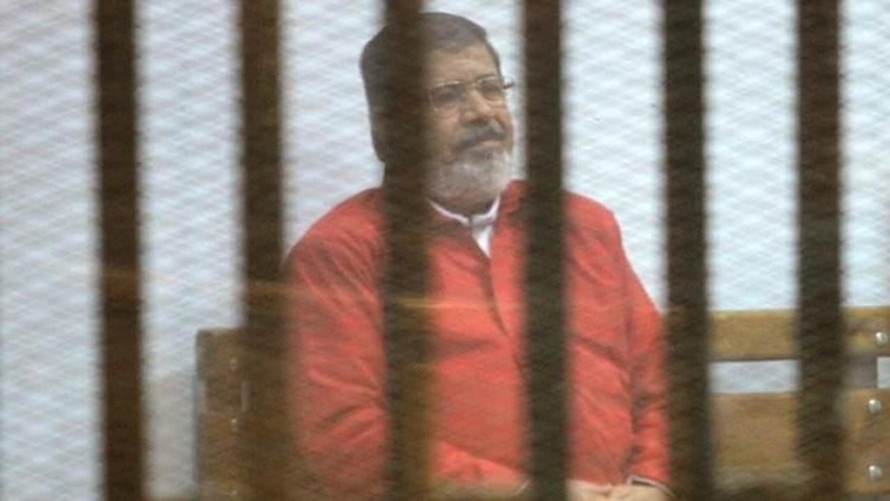 Mursi'nin altı arkadaşına idam