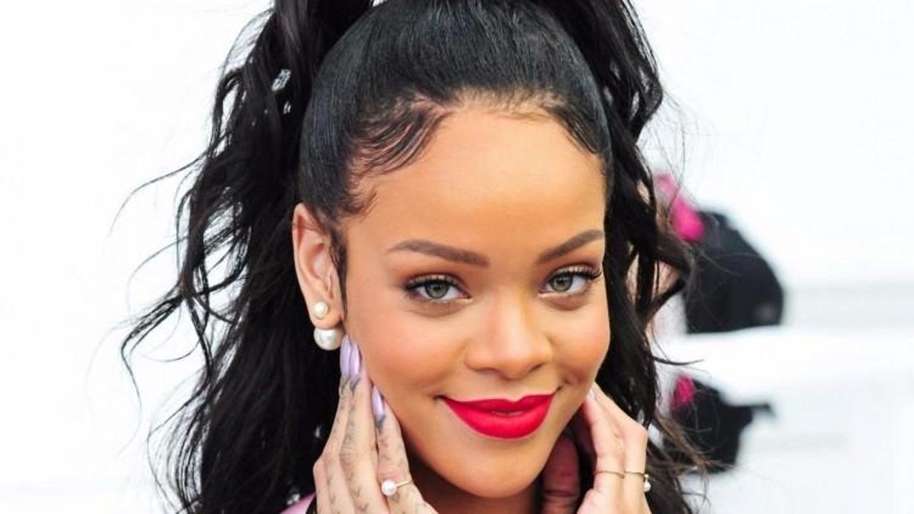 50 şanslı öğrenciye Rihanna'dan burs