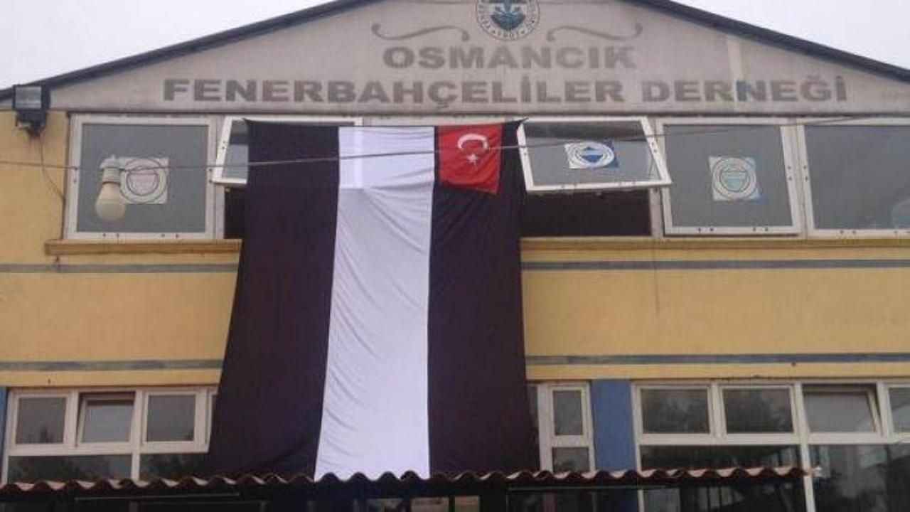 Fenerbahçeliler Derneği'ne Beşiktaş bayrağı asıldı