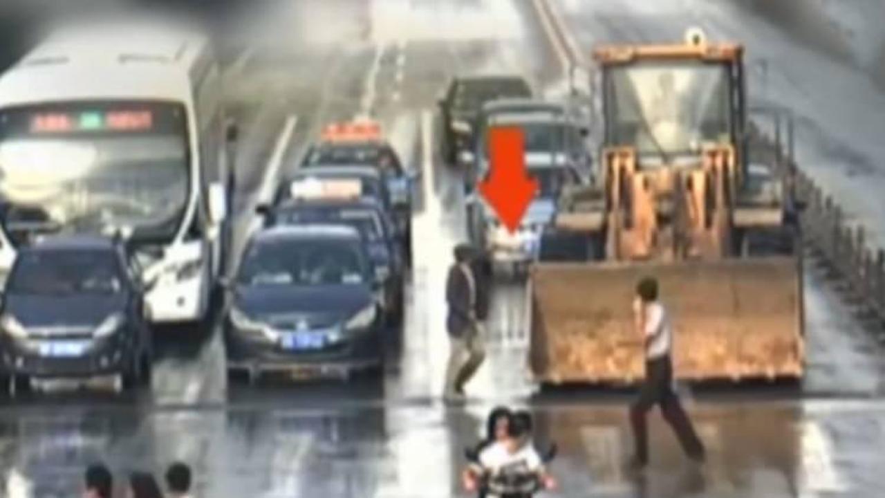 Buldozerciye keskin nişancı 'dur' dedi