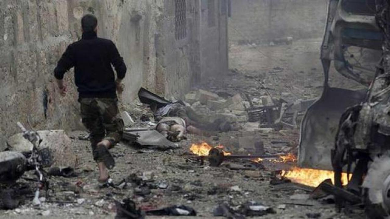 Esed sivillere bomba yağdırdı