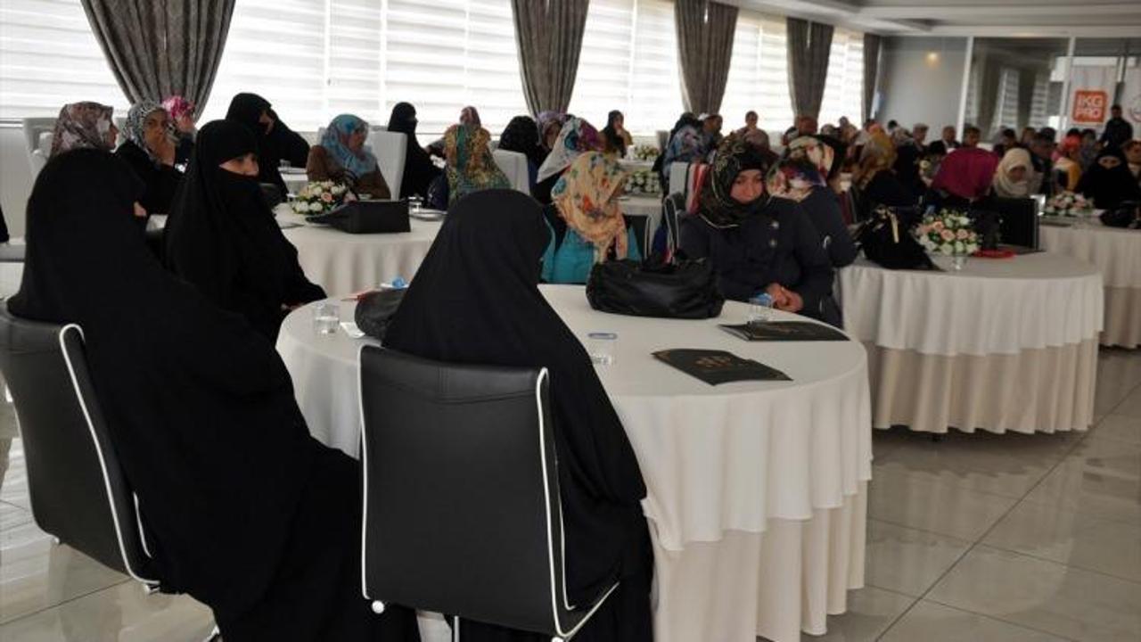 Muş'ta kız çocuklarının eğitime devam etmesi için seminer düzenlendi