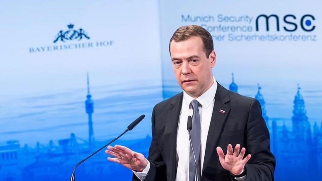 Medvedev: Dünya savaşının eşiğindeyiz