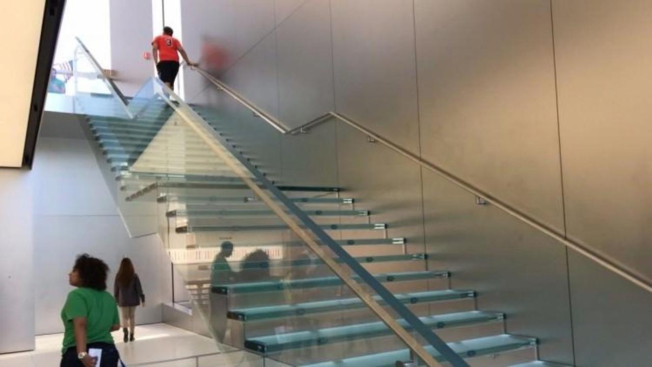 Apple 1 milyon dolarlık merdiven yaptırdı