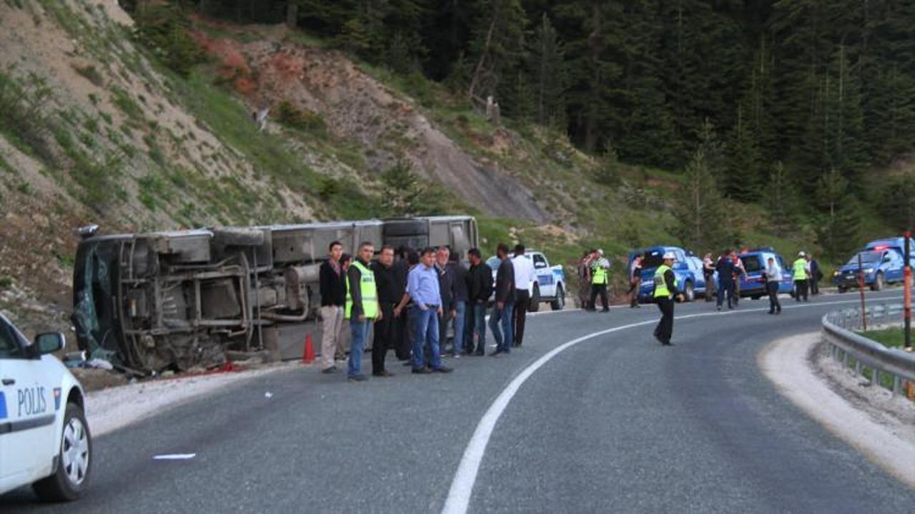 Çankırı'da tur otobüsü devrildi: 10 yaralı