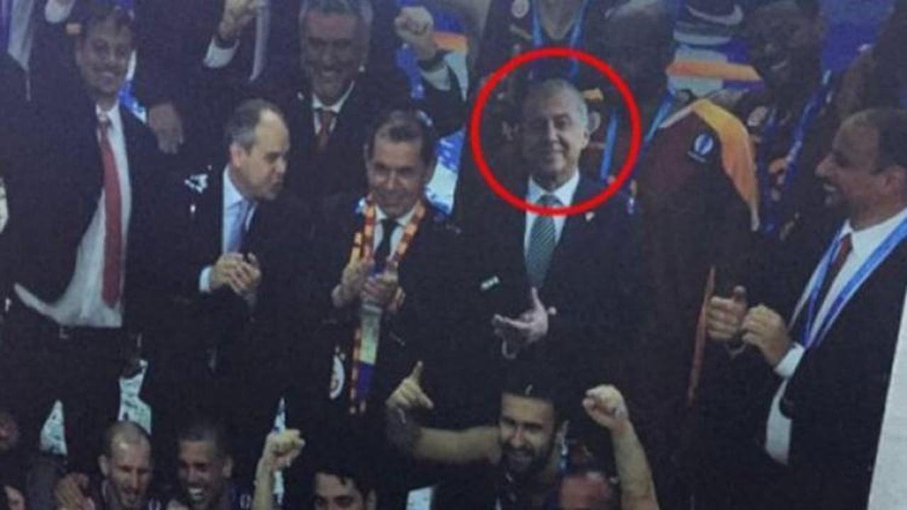 G.Saraylı y&ouml;neticiden photoshop skandalı!